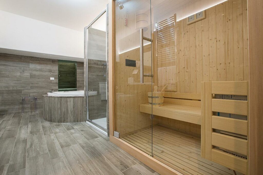 Jacuzzi et sauna de l'hotel Palazzo Ducale Suites à Monreale près de Palerme.