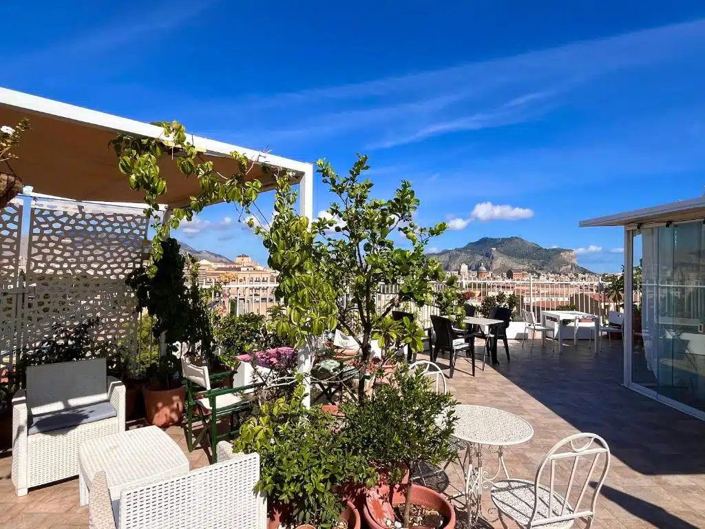 Terrasse de l'hotel Le Albe di Sicilia à Palerme.
