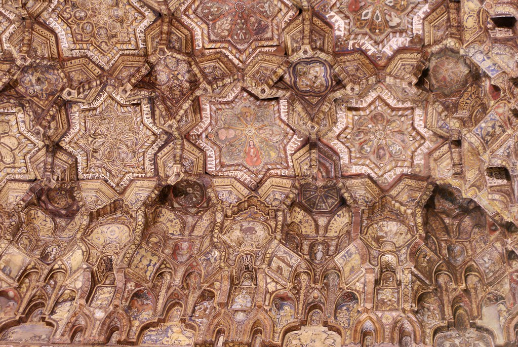 Les muqarnas ou nids d’abeilles du plafond de la chapelle Palatine à Palerme.