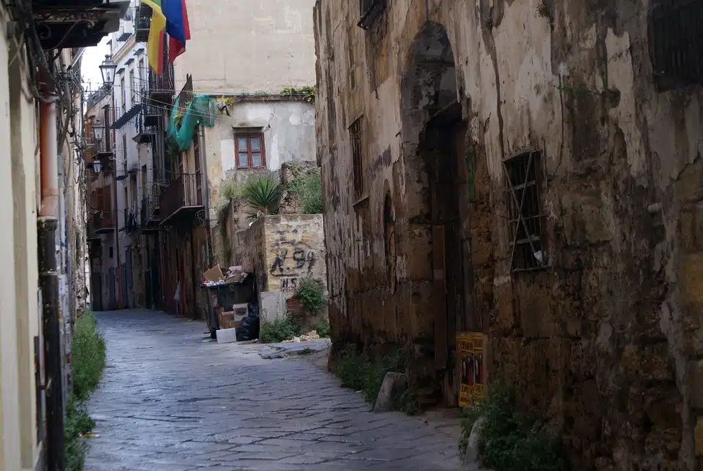 Dans une ruelle du centre historique de Palerme.
