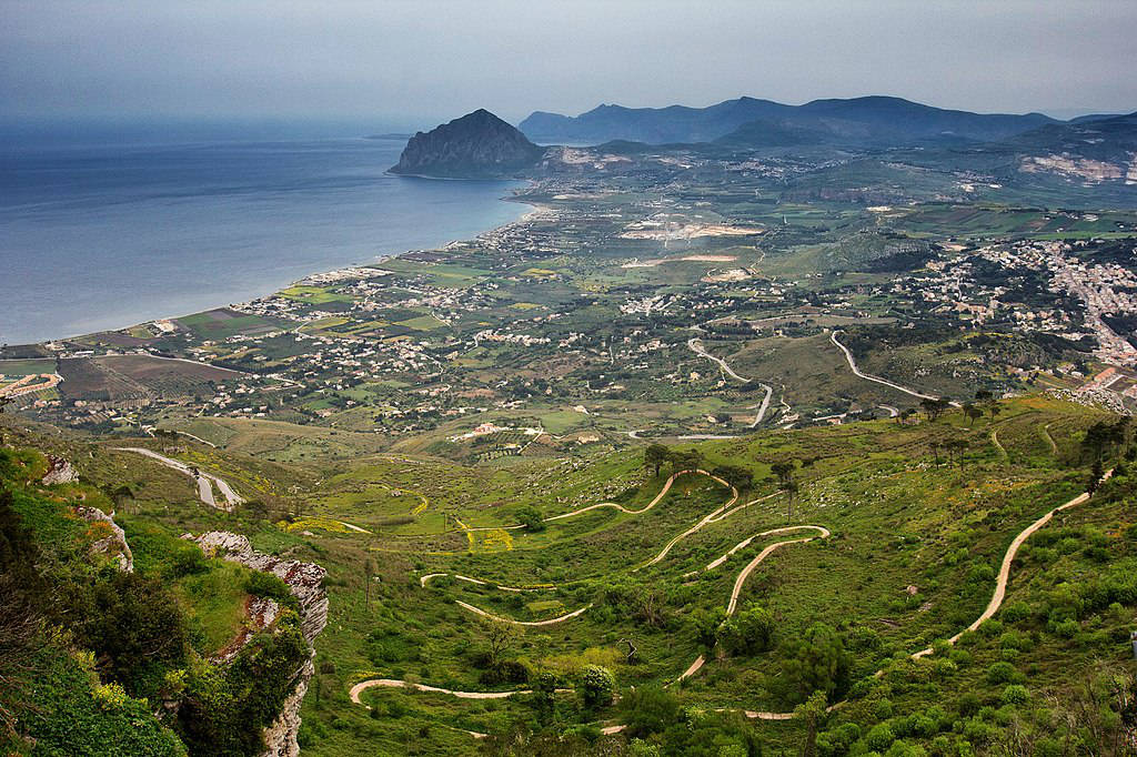 Vue d'Erice vers le Monte Cofano - Photo de Petr Novak - Licence ccbysa 3.0