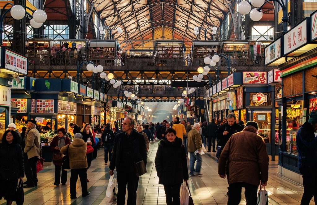 Photo dans le grand marché couvert de Budapest.