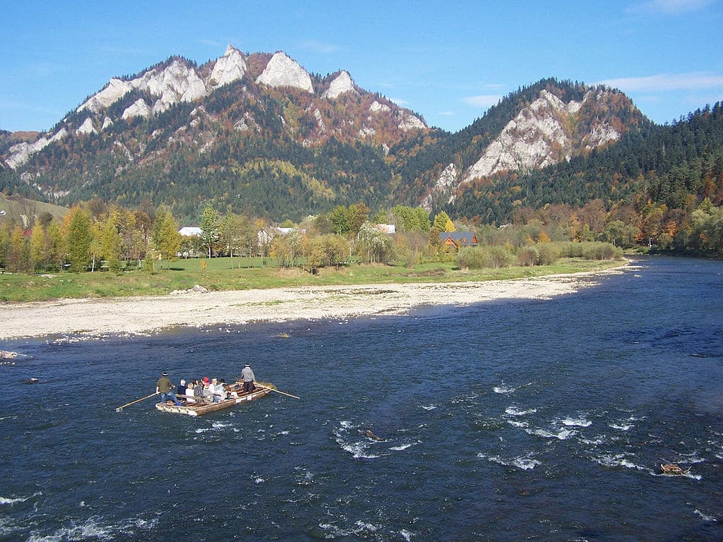 Descente de la rivière Dunajec en barque en bois dans les Pieniny - Photo de Jerzy Opiela CCBYSA 3.0