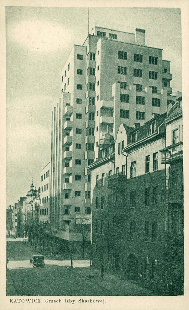 Architecture moderniste : Gmach Izby Skarbowej ou Gratte-ciel (drapacz chmur) construit en 1927-1936 à Katowice.