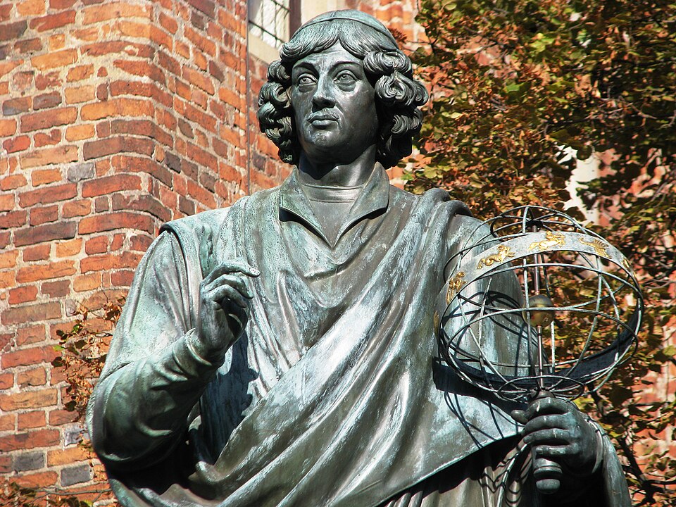 Statue de Nicolas Copernic sur le Rynek à Torun. Photo de Ola Zaparucha - Licence ccbysa 3.0 PL