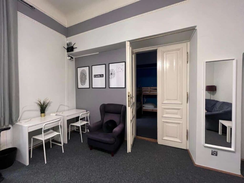 Dans l'auberge de jeunesse Only Girls Space Hostel à Cracovie.