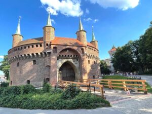 Barbacane & porte Florianska à Cracovie: Fortifications médiévales