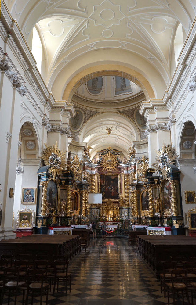 Nave de l'église Saint Bernard.