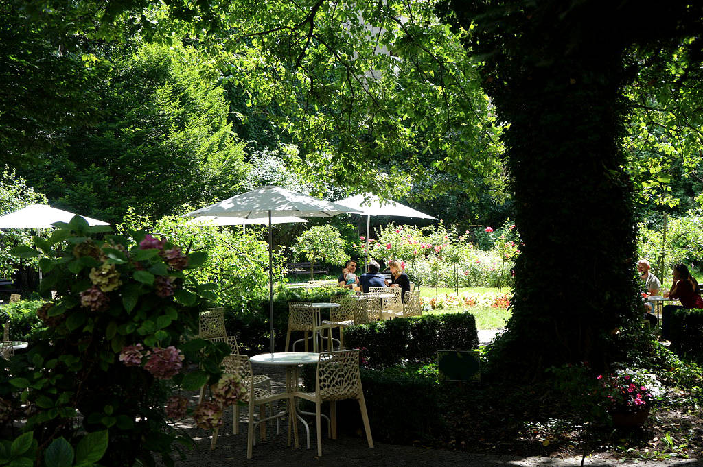 Jardin et terrasse du café du musée Mehoffer.