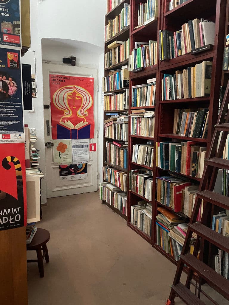 Dans la librairie Abecadlo.