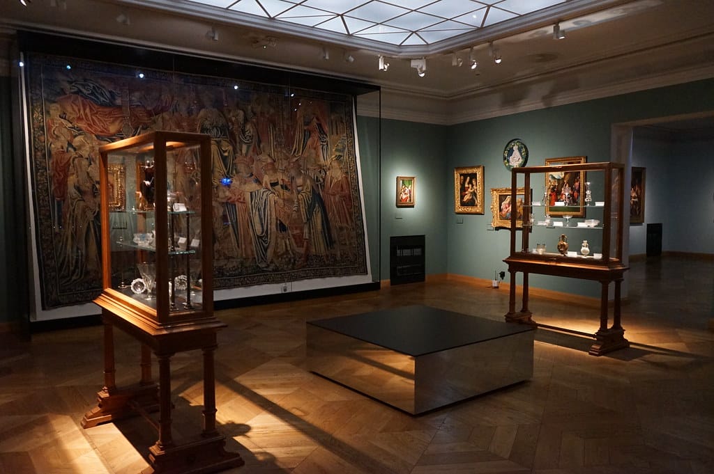 Salle de peinture européenne au Musée Czartoryski à Cracovie.