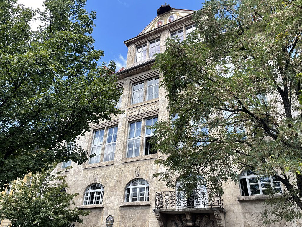 Batiment art nouveau hébergeant l'école d'art appliqué du musée des beaux arts.