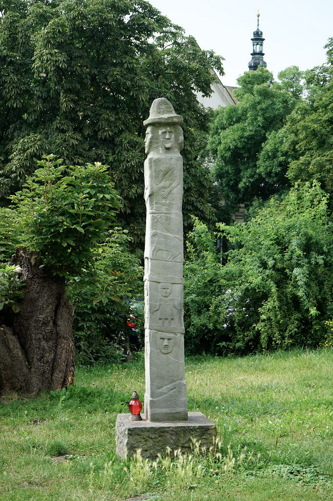 Reproduction d'une statue de Swietowid ou Idole du Zbroutch près du chateau de Wawel.