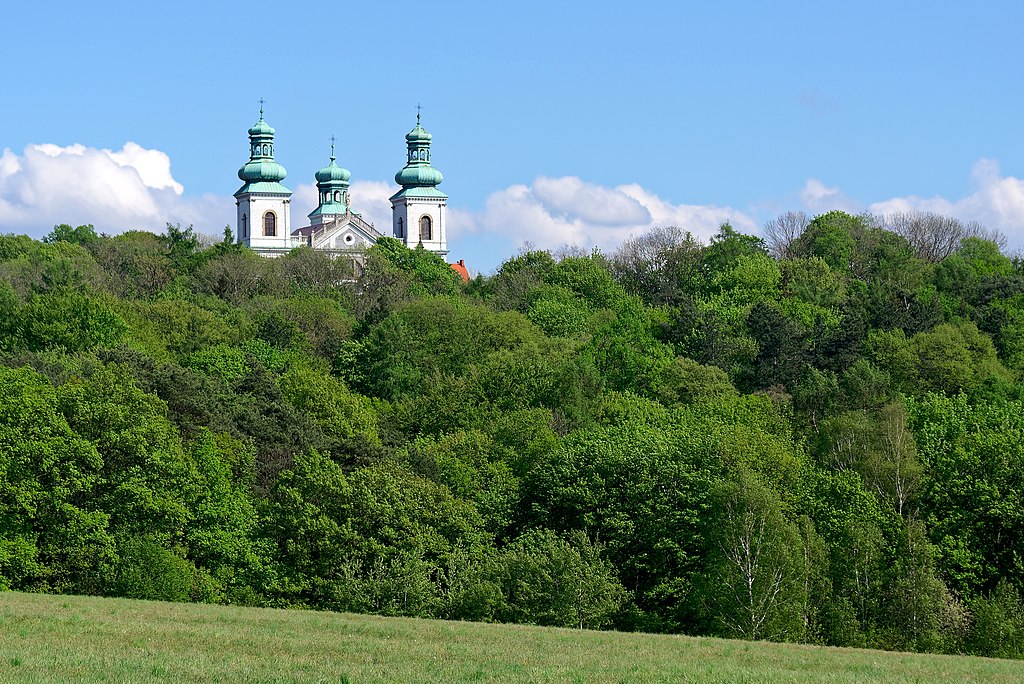 Eglise et monastère de l'ordre des Camaldules dans le Bois Wolski à Cracovie - Photo de Jakub Halun -Licence cc by sa 4.0