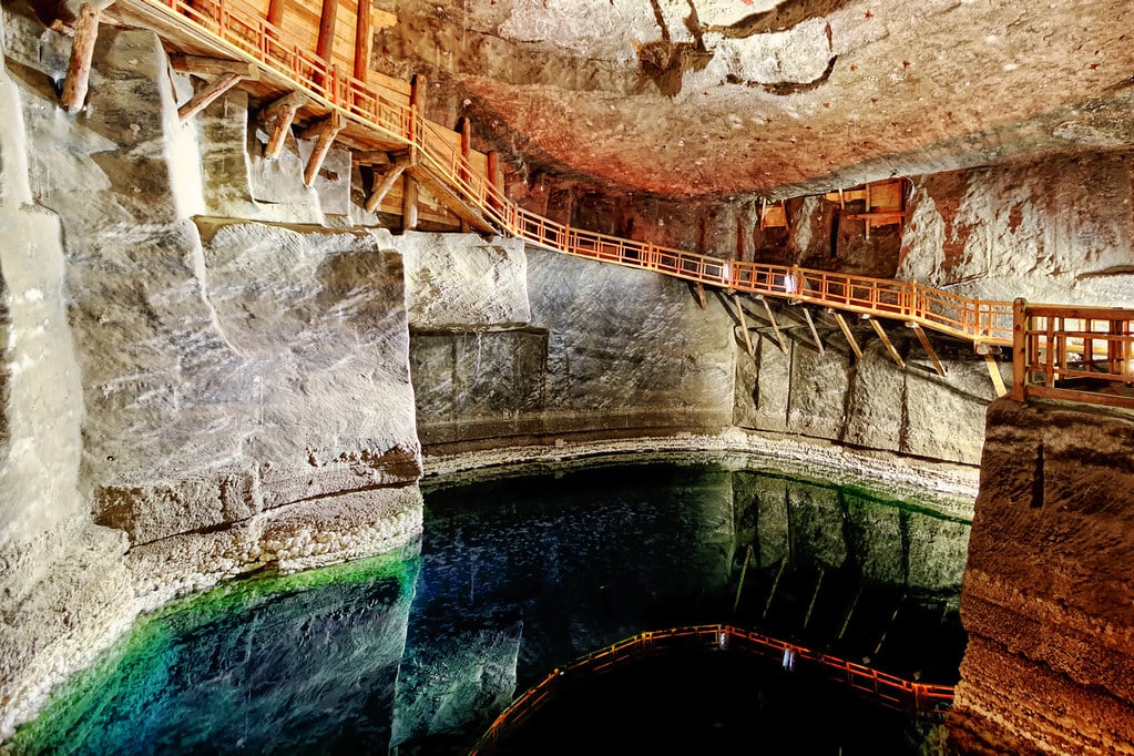 > Lac dans la mine de sel de Wieliczka près de Cracovie. Photo de ntrinkhaus.