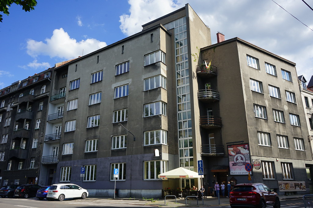 Architecture moderniste dans le sud du centre ville de Katowice (Srodmiescie).