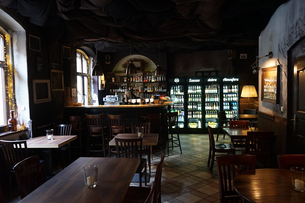 Dans le bar Atmosfera de Katowice où vous pourrez boire de nombreuses bières tchèques.