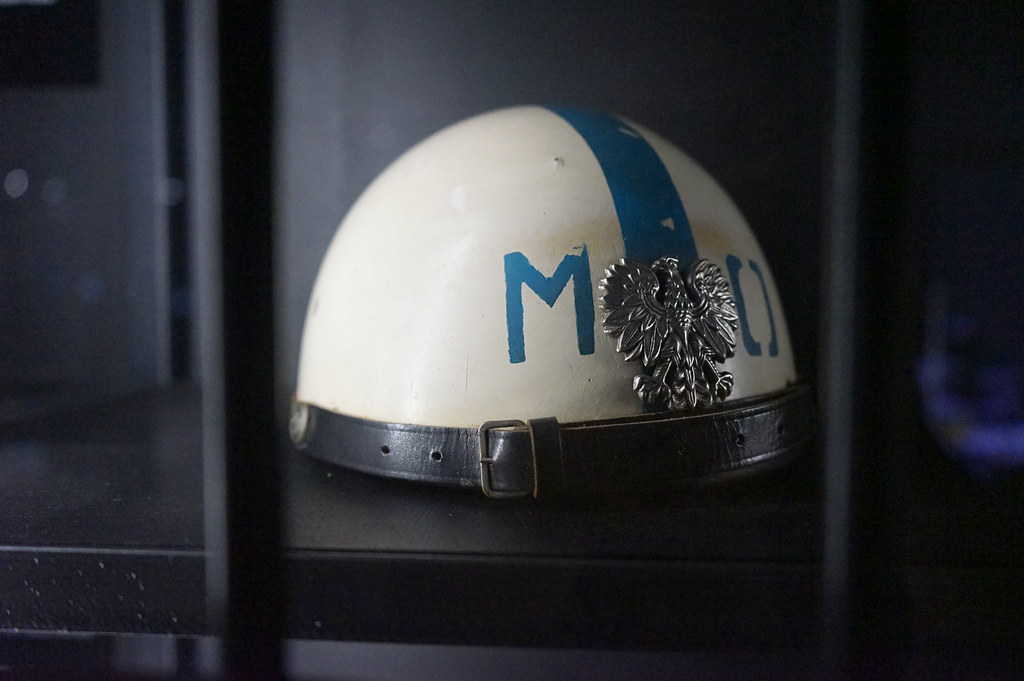 Casque de moto de la Milicja (nom de la police à l'époque de la Pologne communiste) dans le musée de la mine Wujek à Katowice.