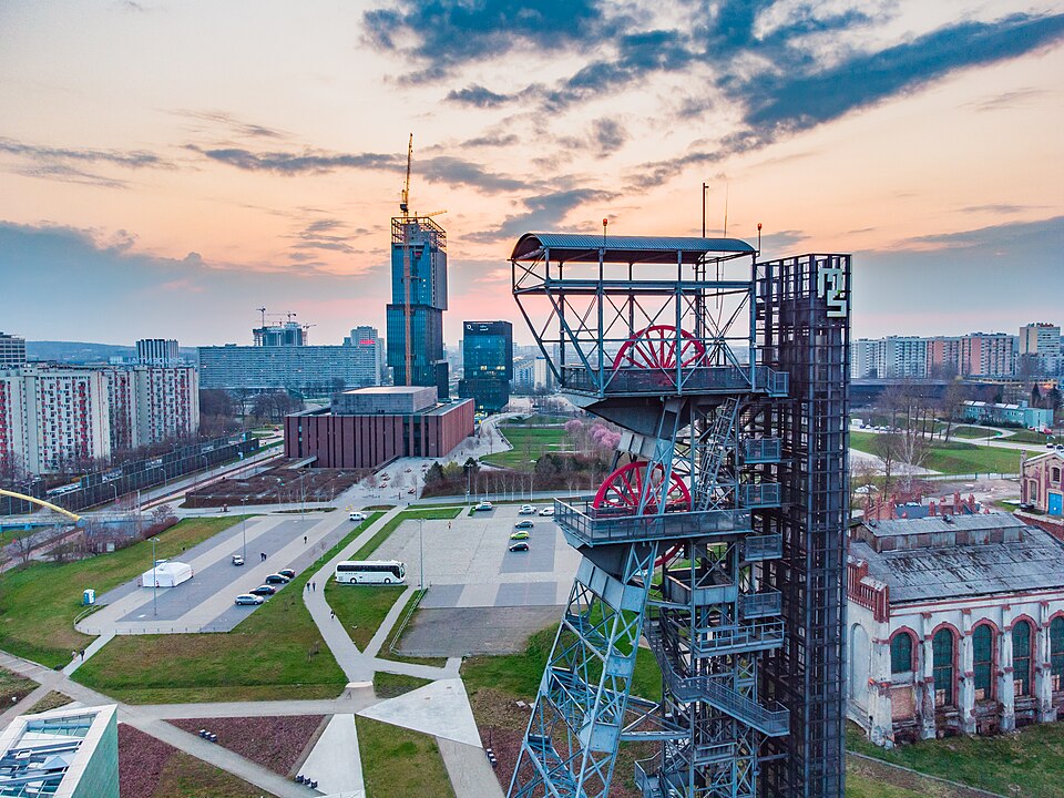 Vue sur l'ancien puit minier où se situe le musée de Silésie à Katowice - Photo de XEvansGambitx - Licence ccbysa 4.0