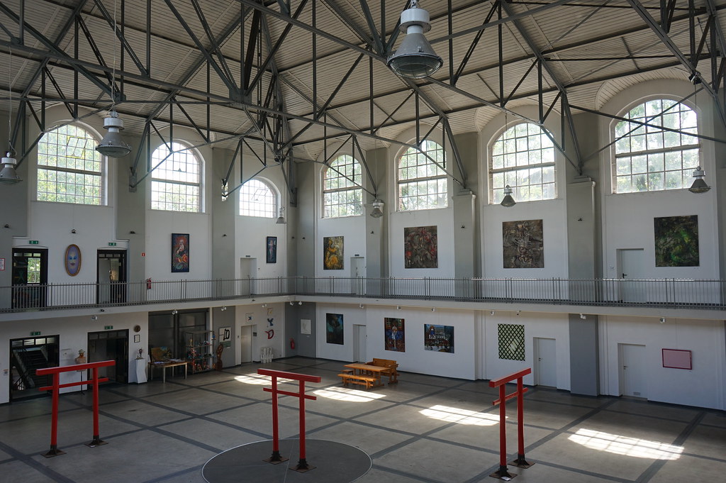 A l'intérieur d'une des salles d'exposition de la Gallery Wilson dans le quartier de Nikiszowiec à Katowice.