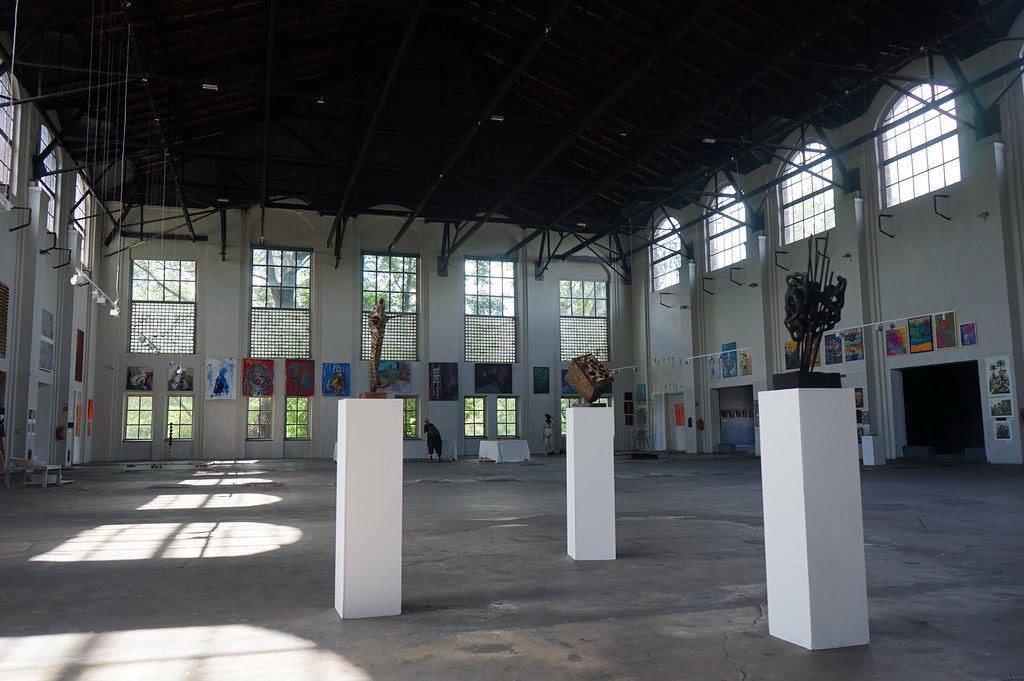A l'intérieur d'une des salles d'exposition de la Gallery Wilson dans le quartier de Nikiszowiec à Katowice.