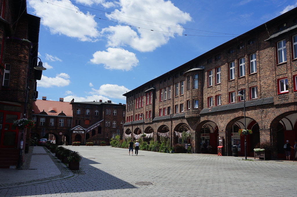 Plac Wyzwolenia et café Byfyj dans le quartier minier de Nikiszowiec à Katowice.