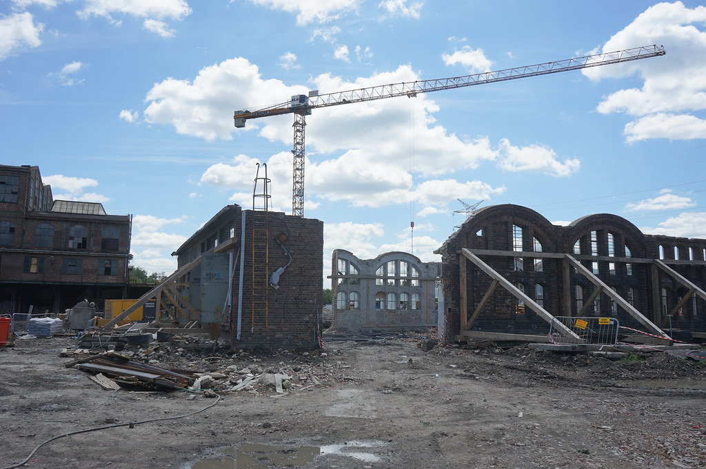 Travaux de destruction / rénovation du Szyb Pulaski dans le quartier de Nikiszowiec à Katowice.
