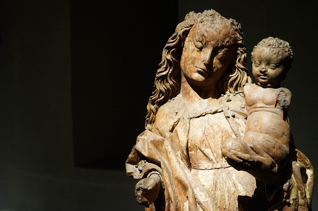 Vierge à l'enfant dans la collection d'art gothique.