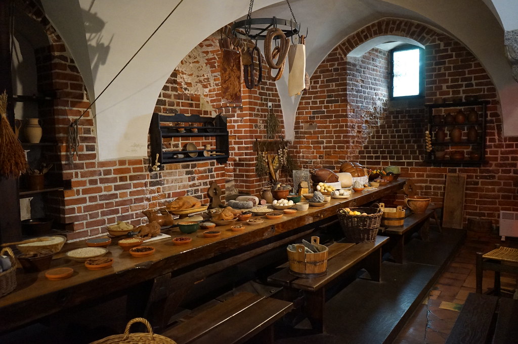 Dans la cuisine sous le réfectoire.