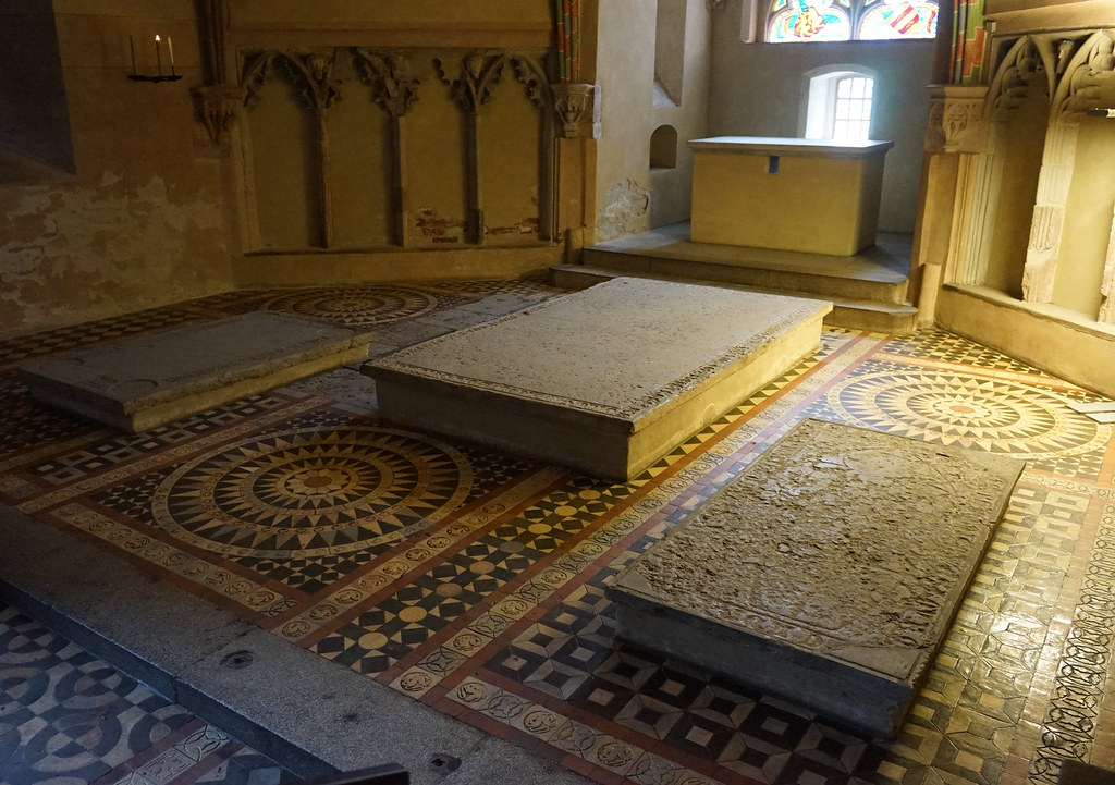 Tombes des Grands Maitres dans la chapelle funéraire. 