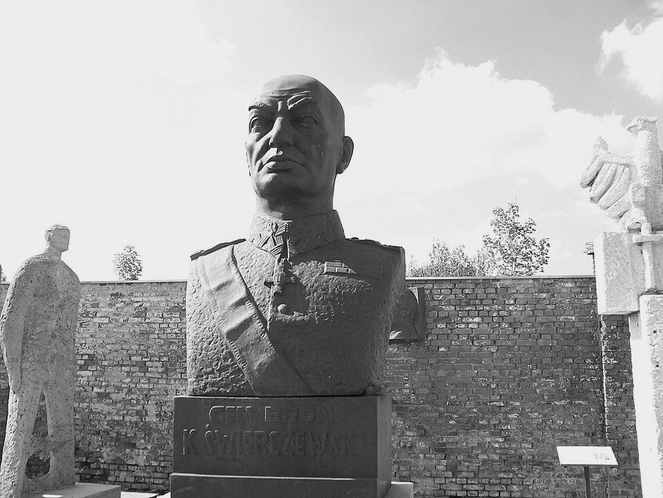 Statue de Karol Swierczewski au Musée du PRL à Ruda Slaska - Photo de Matt Cross - Licence c0