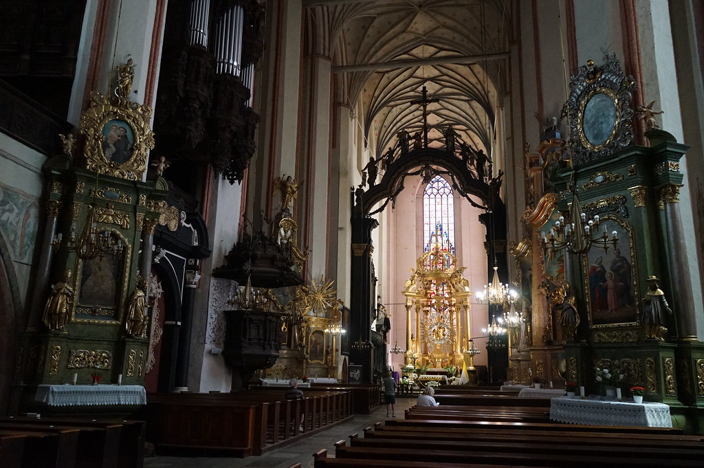 Nave de l'église de l'Assomption de Marie à Torun.