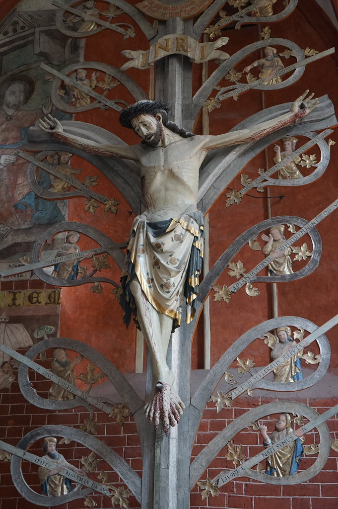 Crucifix de l'arbre de la vie (vers 1380) Jésus sur une croix assez originale dans l'église Saint Jacques le Majeur à Torun.