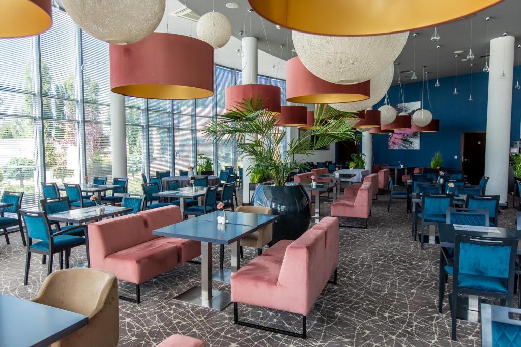 Café-restaurant de l'Hotel Copernicus à Torun.