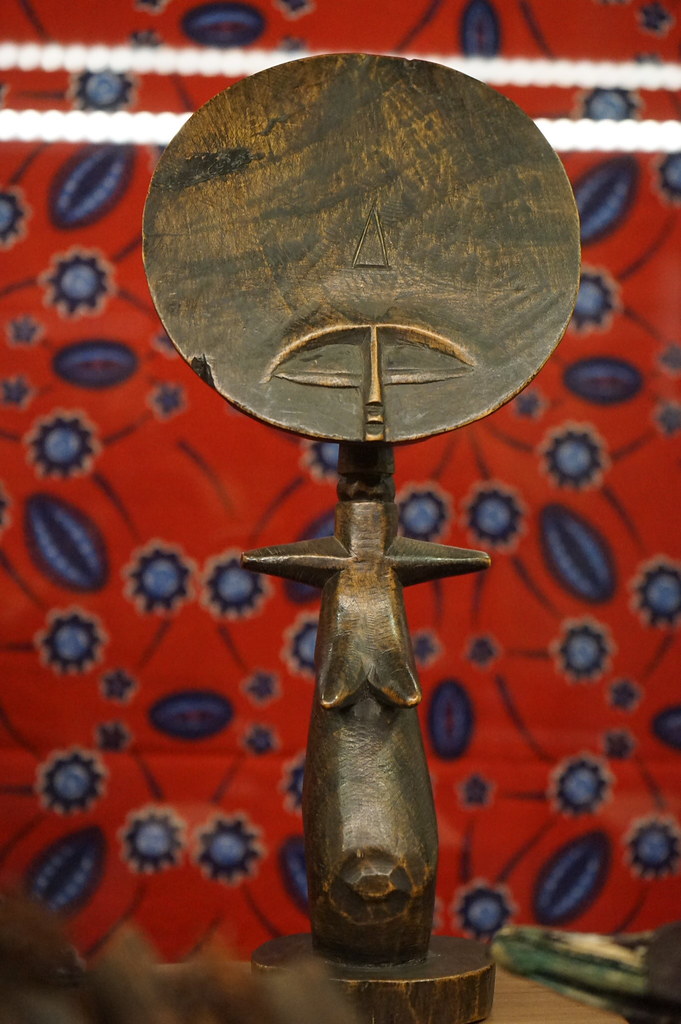 Akuaba, poupée de fertilité (Aszanti / Ghana) au Musée ethnographique Tony Halik à Torun.