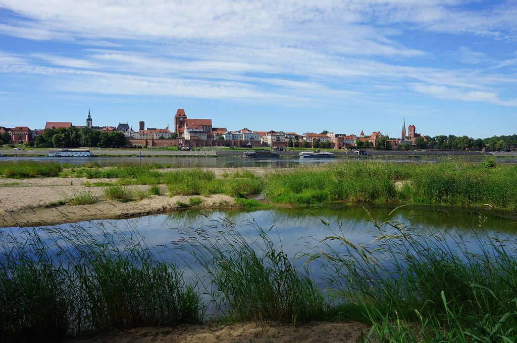 Vue sur la Vieille ville de Torun depuis la rive sud de la Vistule.