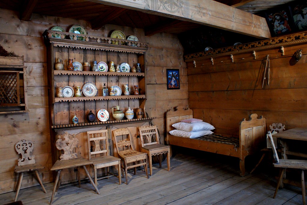 Intérieur d’une maison typique de la région de Podhale.