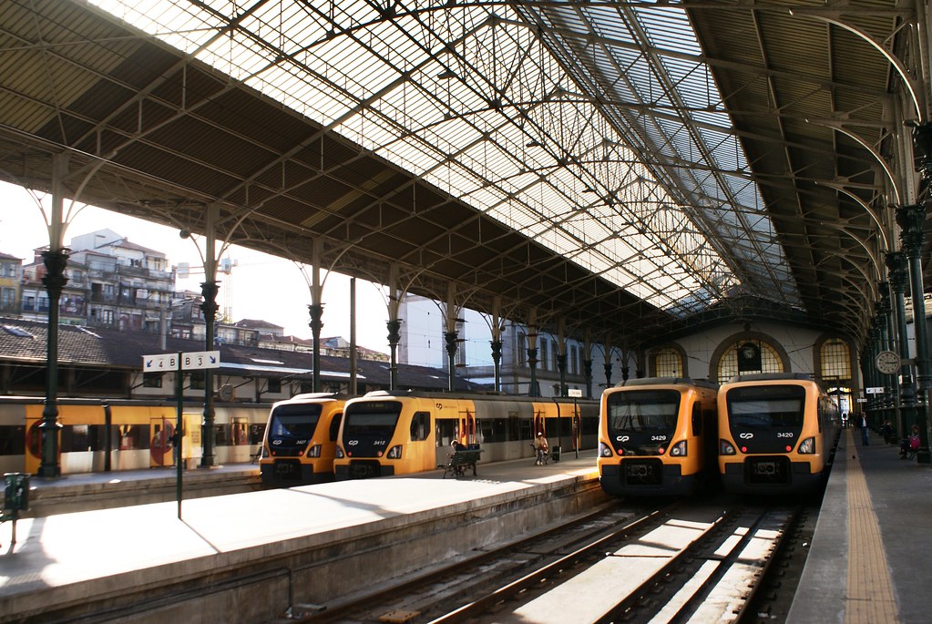 Quais de la Gare de Porto-São Bento.
