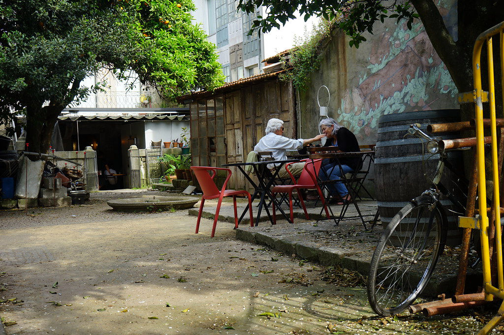 dans le jardin du bar à bière Letraria dans le quartier de Bolhao.