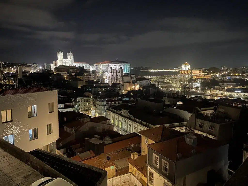 Porto la nuit depuis le belvédère Vittoria.