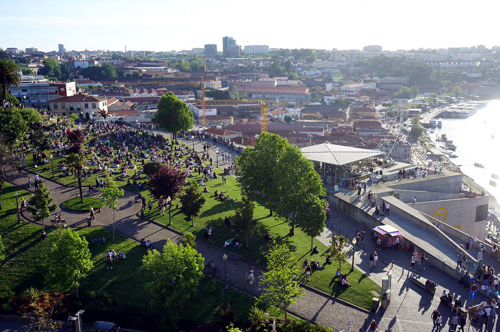 Vue du miradouro sur le Jardim do Morro.