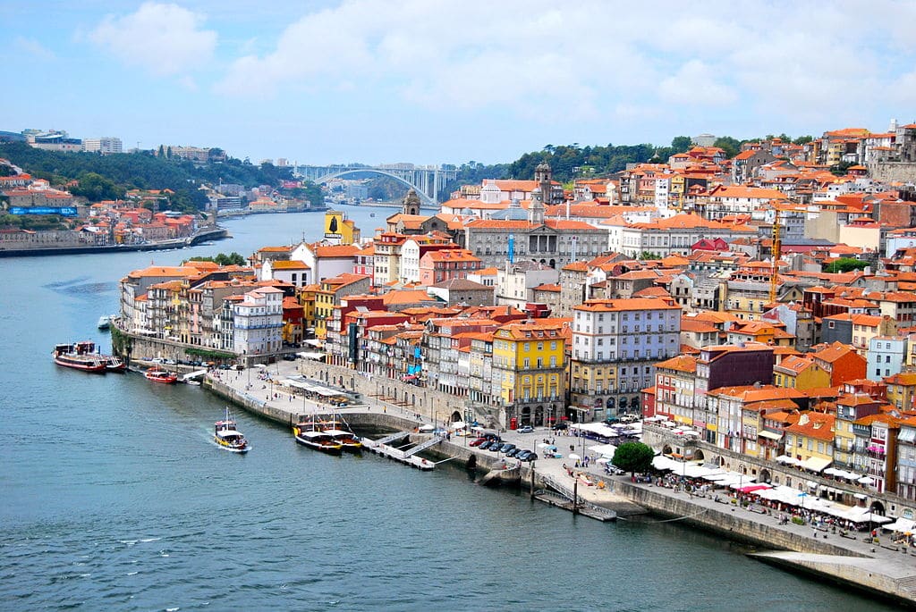 Quand venir à Porto au Portugal ? Climat et météo à 7 jours. Photo du quartier de la Ribeira par Rititaneves.