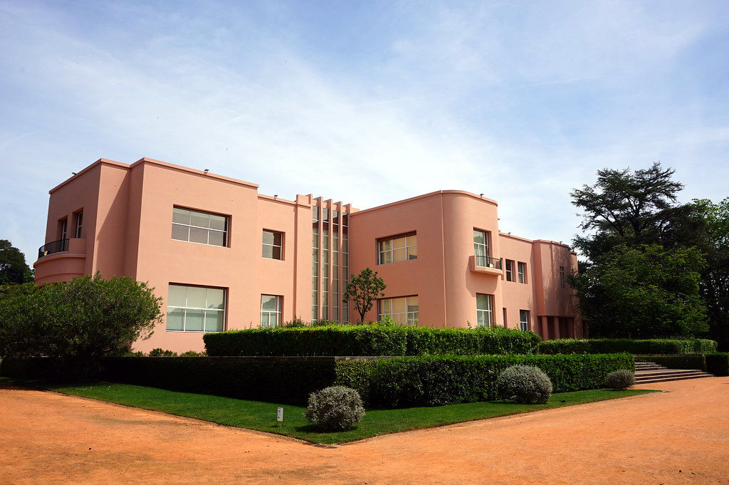 Villa Art Deco dans le jardin du musée Serralves à Porto.