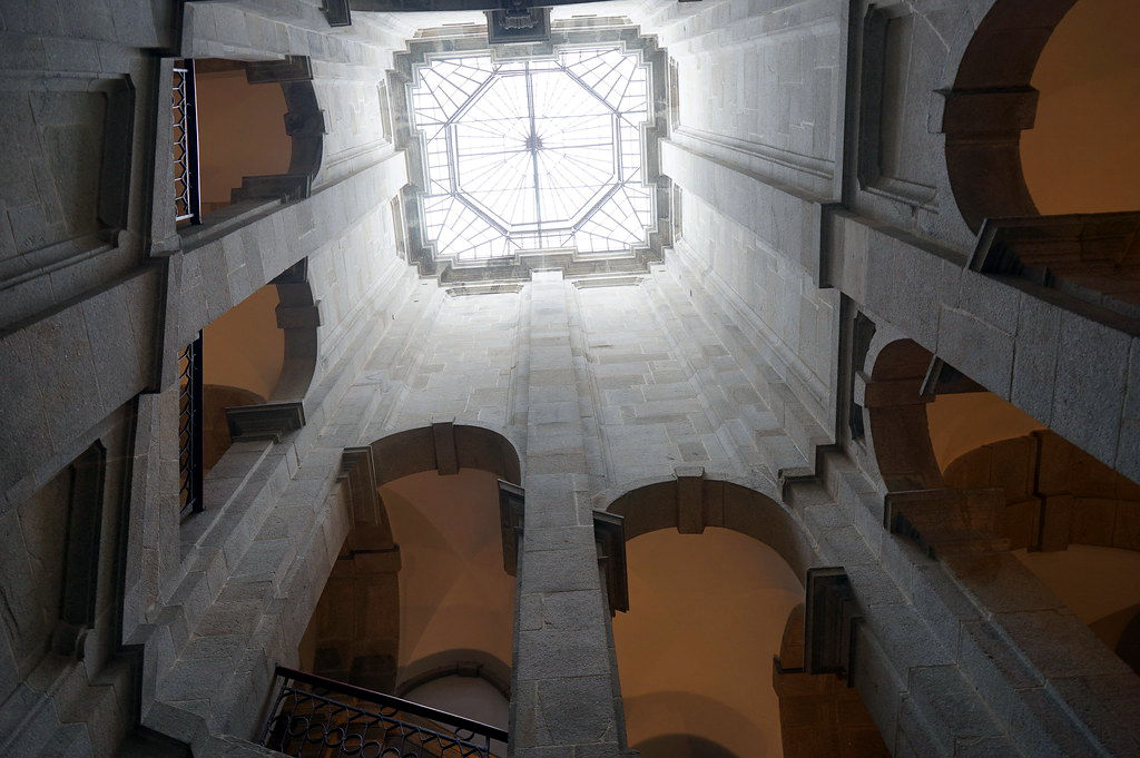 Dans la cour de l'ancien tribunal et aujourd'hui musée de la photo de Porto.