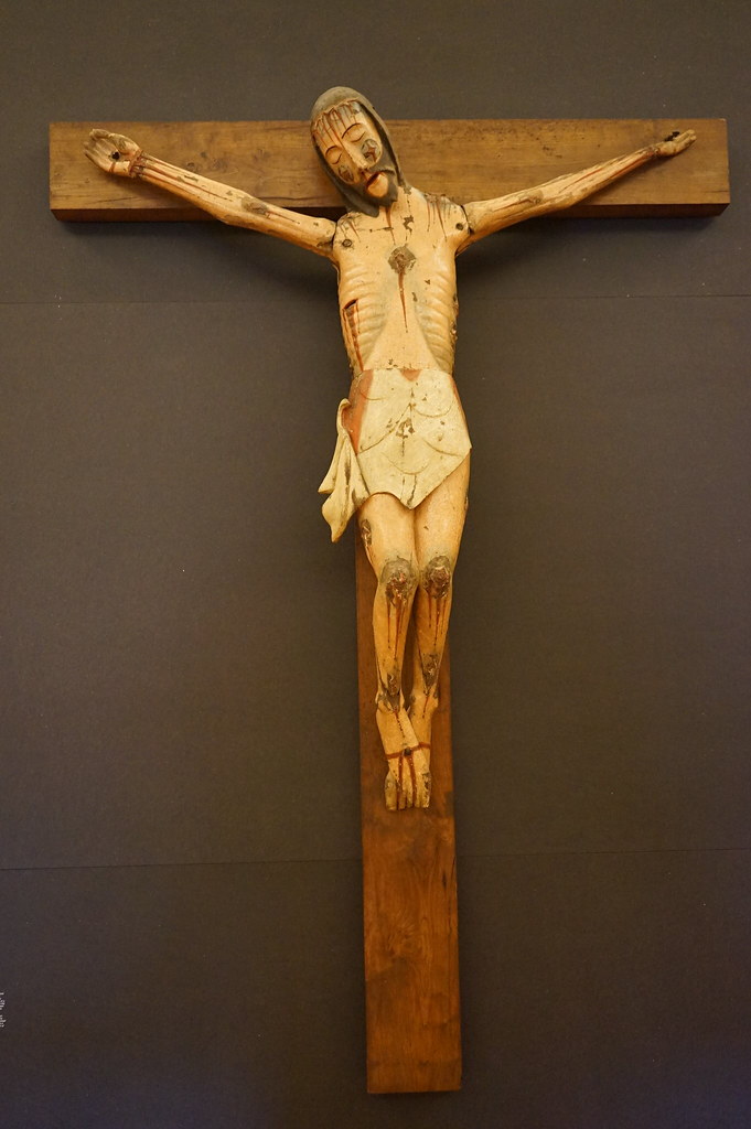 Statue en bois de Jésus crucifié (12-14e siècle) au Musée Soares dos Reis à Porto.