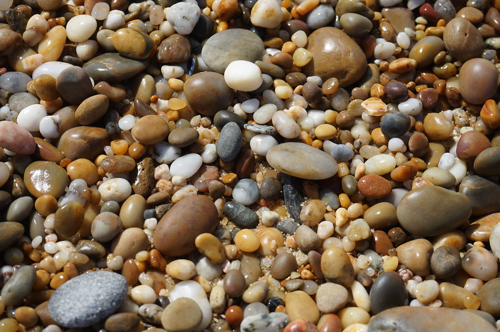 Une plage et des cailloux, c'est le retour en enfance assuré...