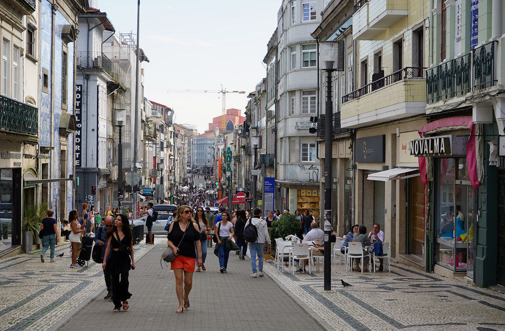 Rue piétonne et commerçante de Santa Catarina dans le quartier de Bolhao à Porto.
