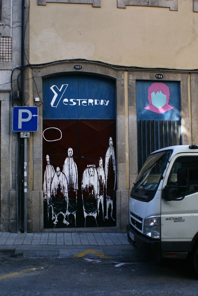 Street art d'Aamos à Porto.