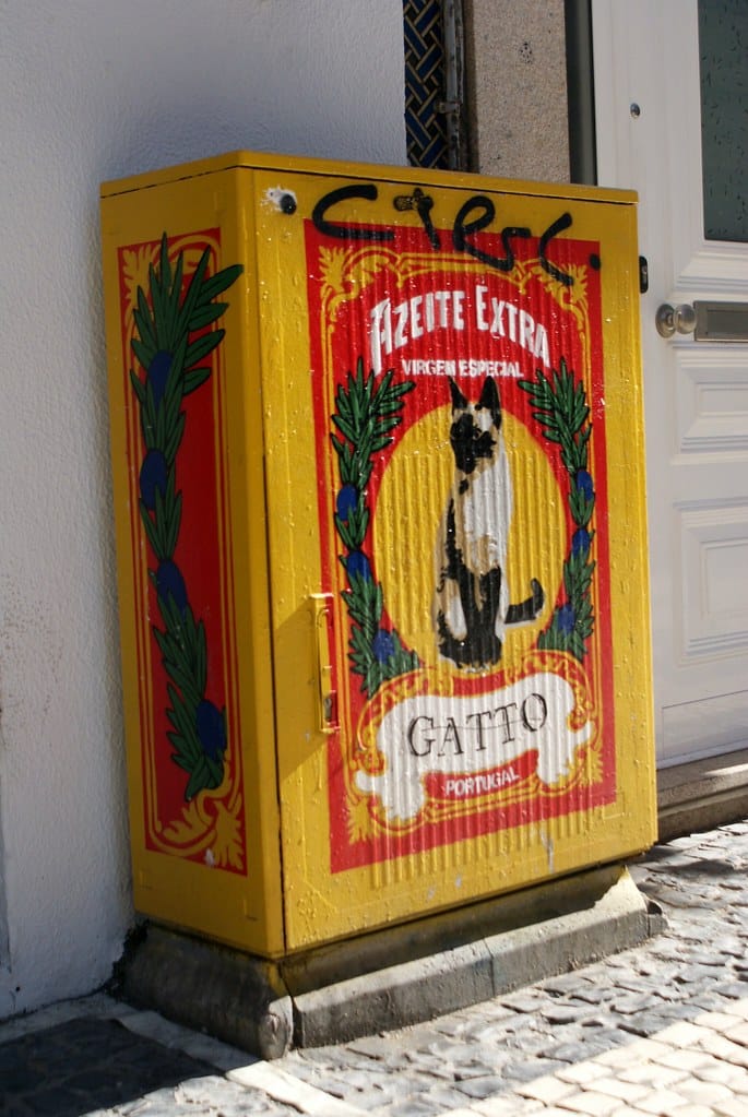 Street art Sardine à Porto.