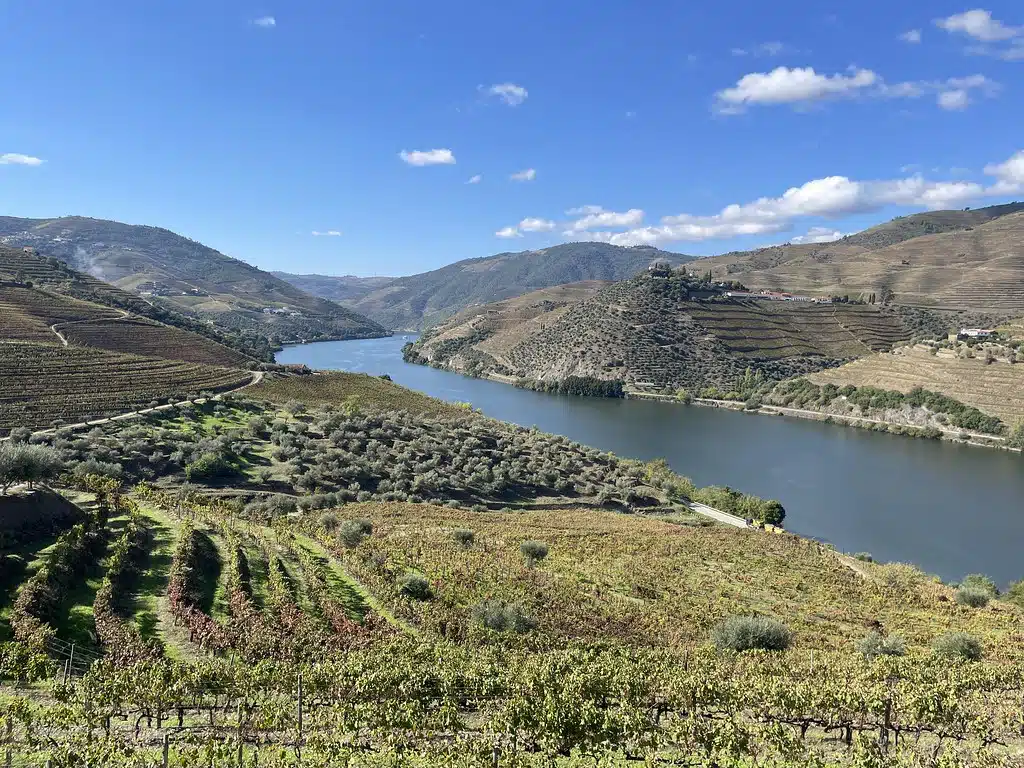 Vallée du Douro à l'est de porto : Le fleuve dans toute sa majesté.